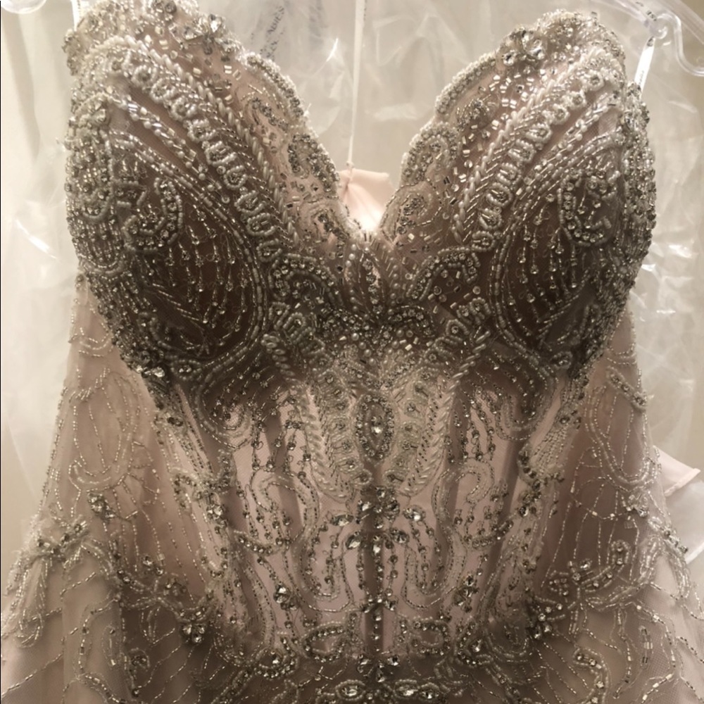 ❌SOLD❌ Gorgeous Gown! - Picture 10 of 12